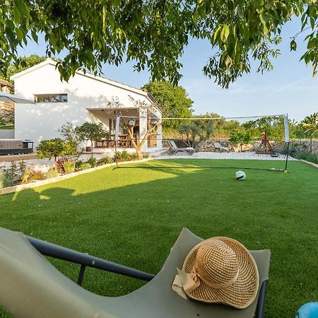 Holiday Home - Villa Thorak Anić Buitenkant foto