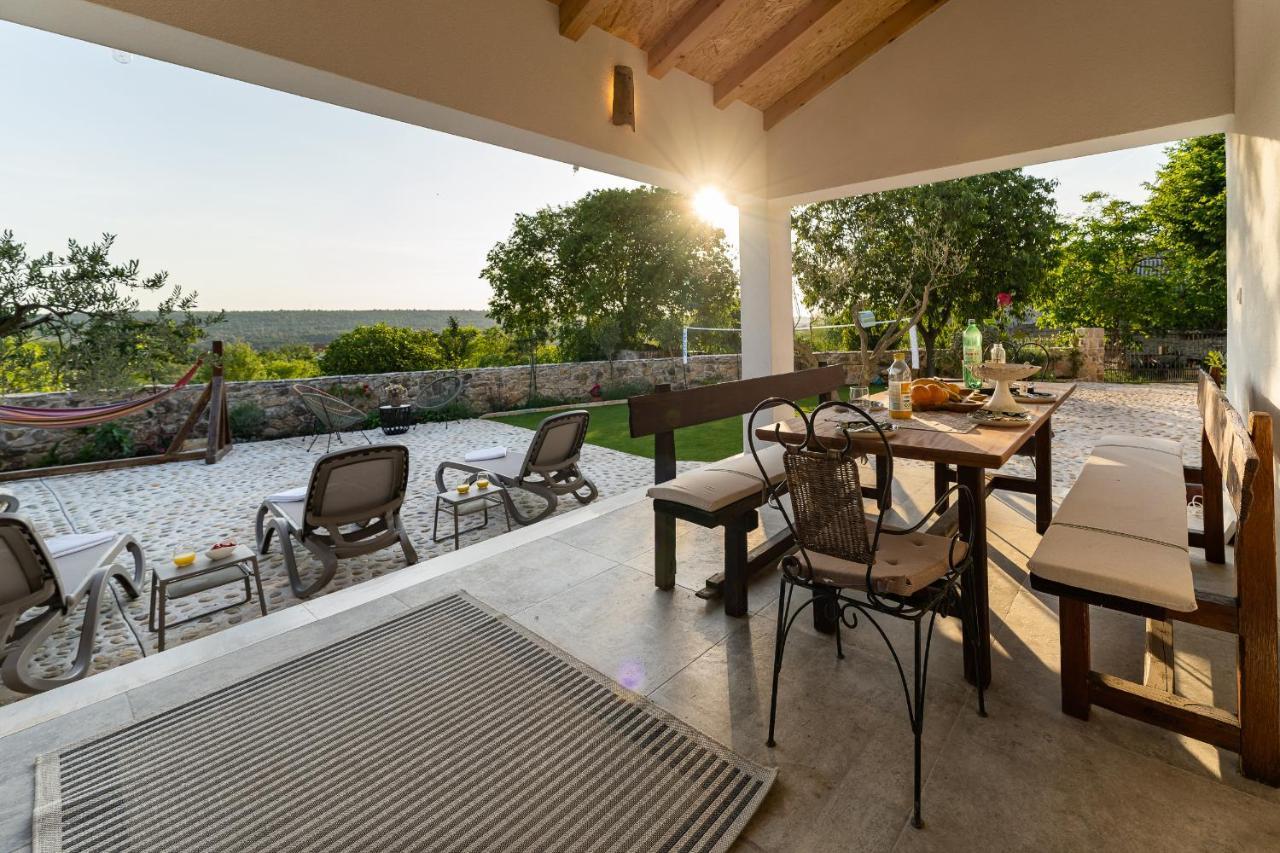 Holiday Home - Villa Thorak Anić Buitenkant foto