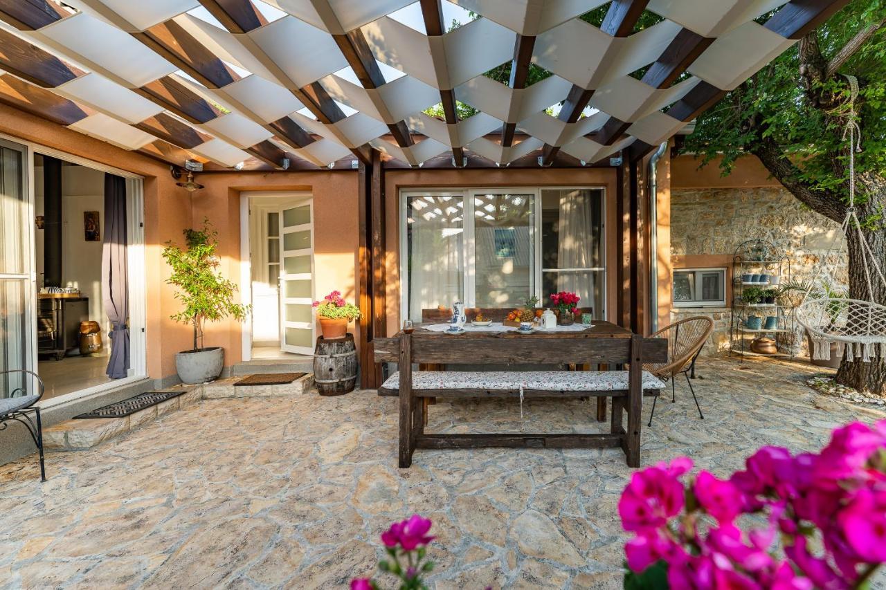 Holiday Home - Villa Thorak Anić Buitenkant foto