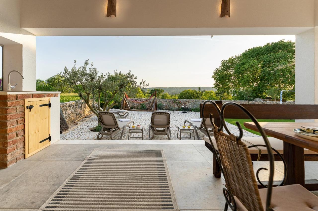 Holiday Home - Villa Thorak Anić Buitenkant foto