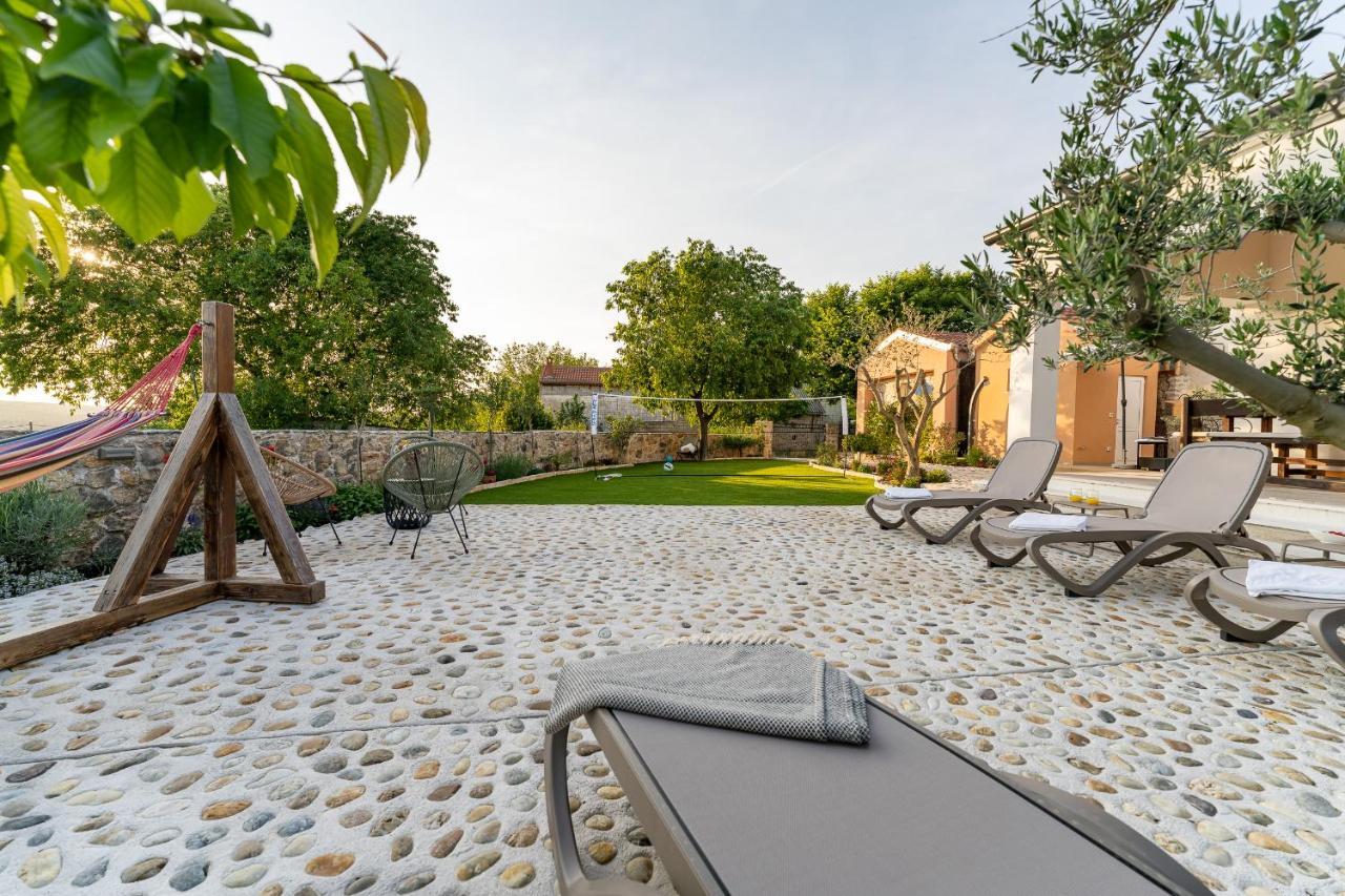 Holiday Home - Villa Thorak Anić Buitenkant foto