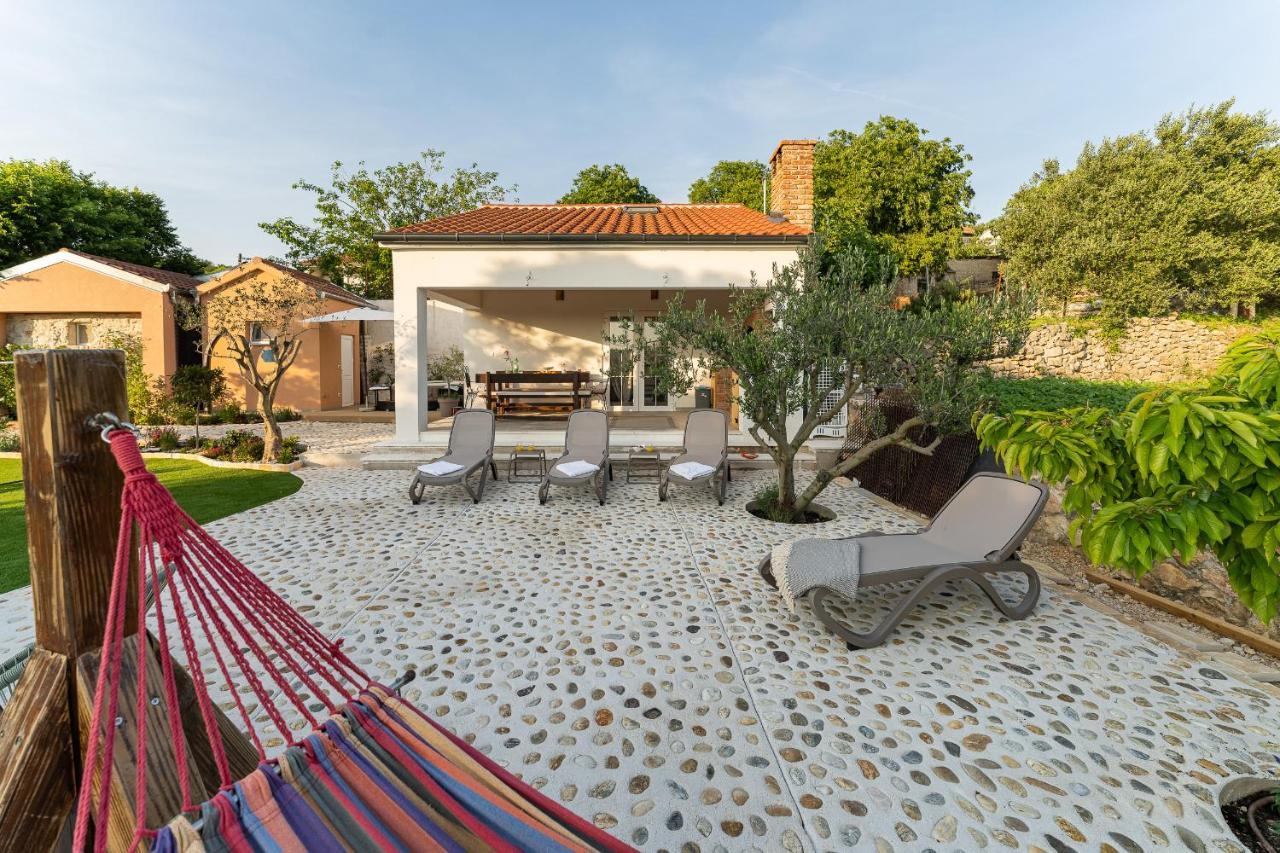 Holiday Home - Villa Thorak Anić Buitenkant foto