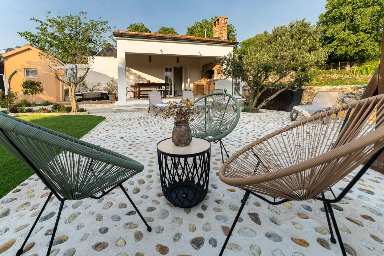 Holiday Home - Villa Thorak Anić Buitenkant foto