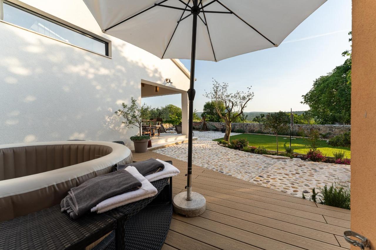Holiday Home - Villa Thorak Anić Buitenkant foto