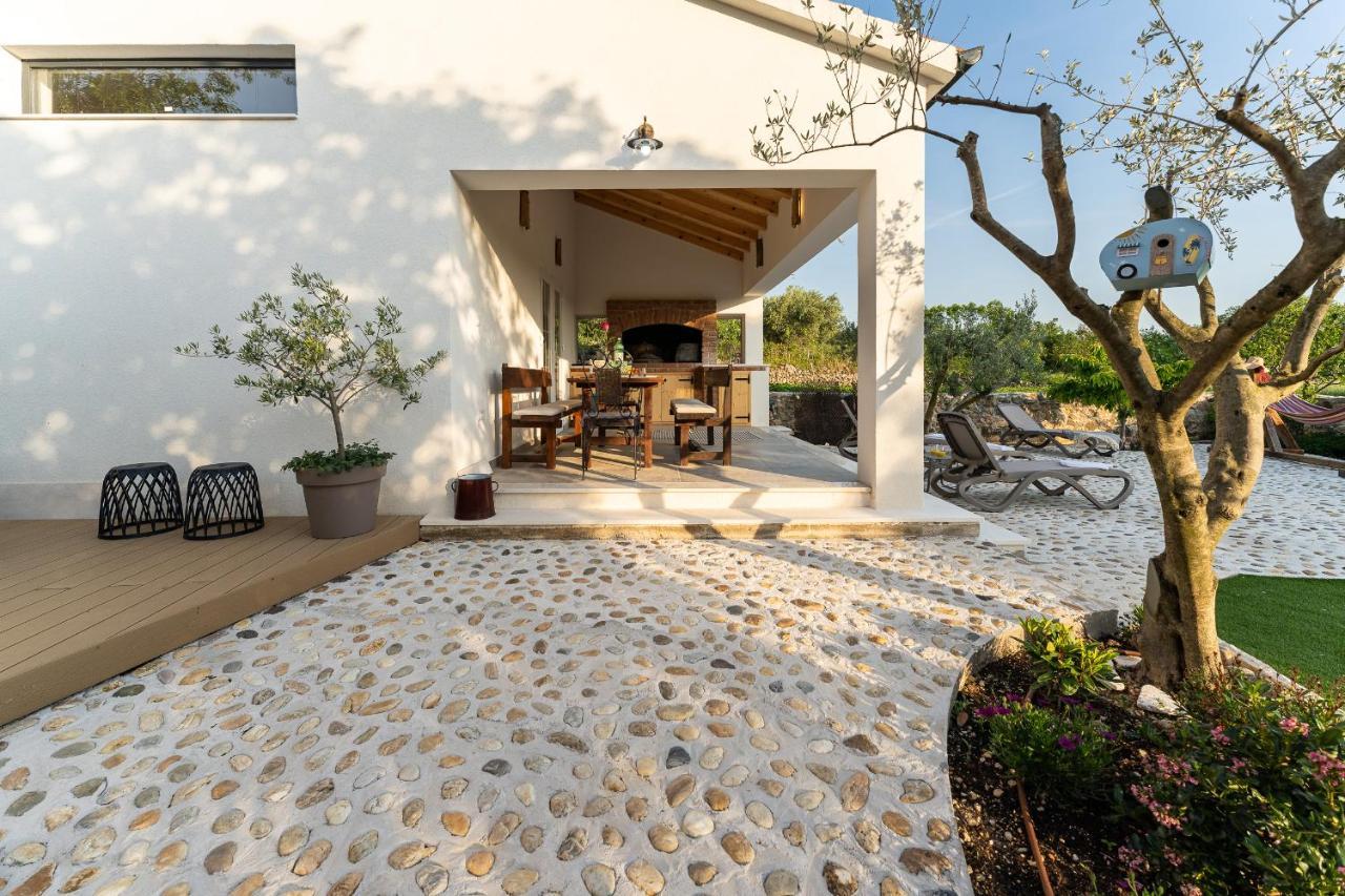 Holiday Home - Villa Thorak Anić Buitenkant foto