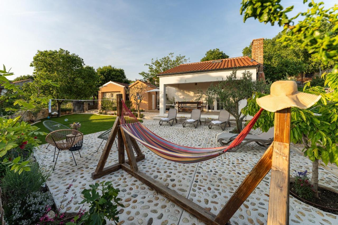 Holiday Home - Villa Thorak Anić Buitenkant foto