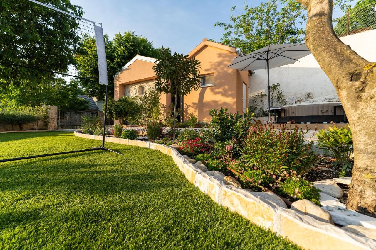 Holiday Home - Villa Thorak Anić Buitenkant foto