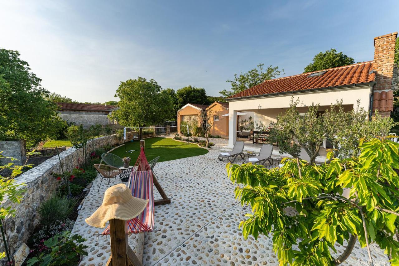 Holiday Home - Villa Thorak Anić Buitenkant foto