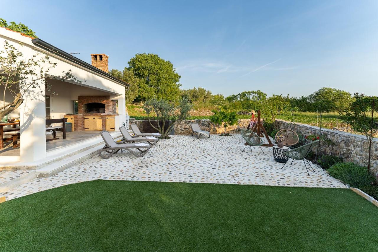 Holiday Home - Villa Thorak Anić Buitenkant foto