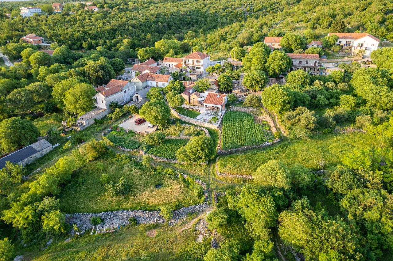 Holiday Home - Villa Thorak Anić Buitenkant foto
