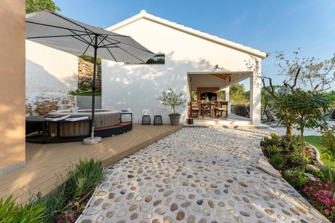 Holiday Home - Villa Thorak Anić Buitenkant foto
