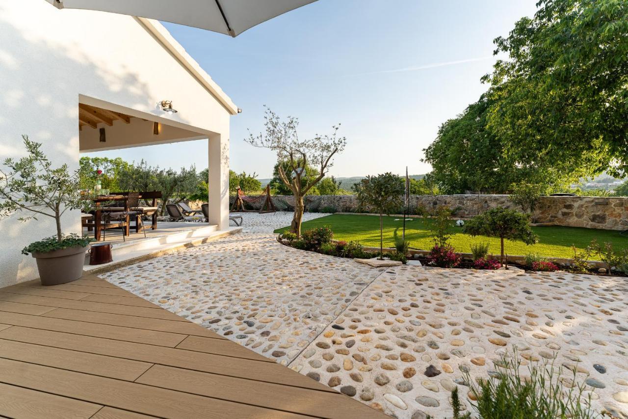 Holiday Home - Villa Thorak Anić Buitenkant foto