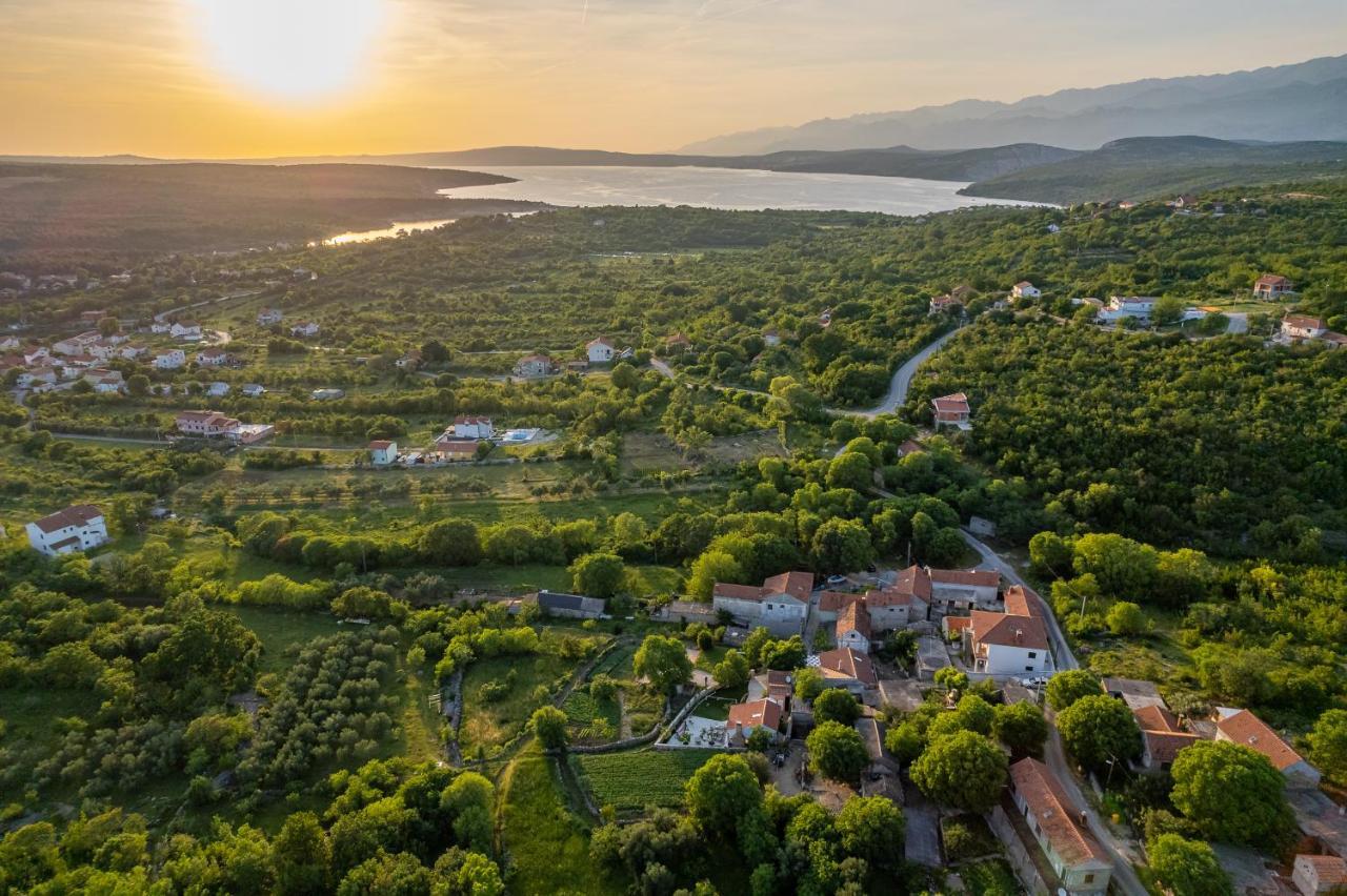 Holiday Home - Villa Thorak Anić Buitenkant foto