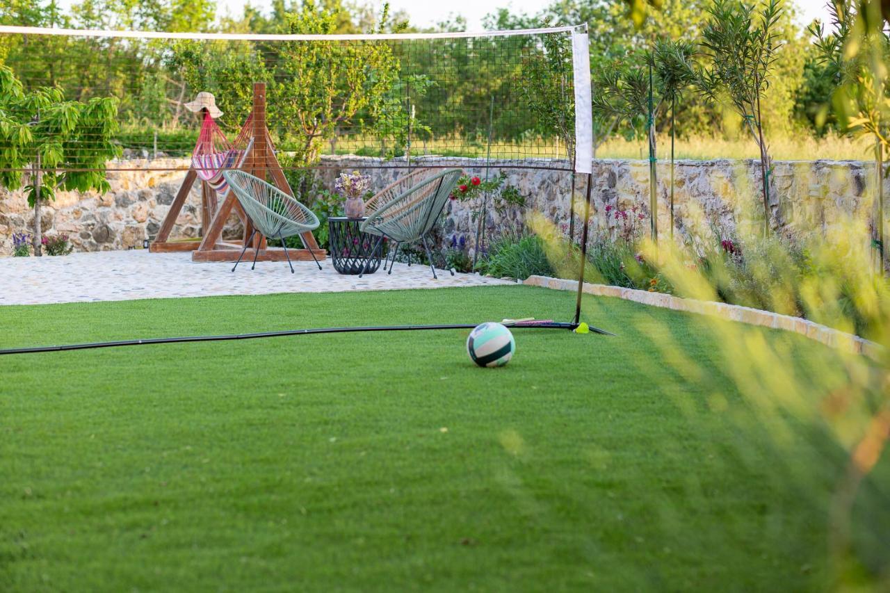 Holiday Home - Villa Thorak Anić Buitenkant foto