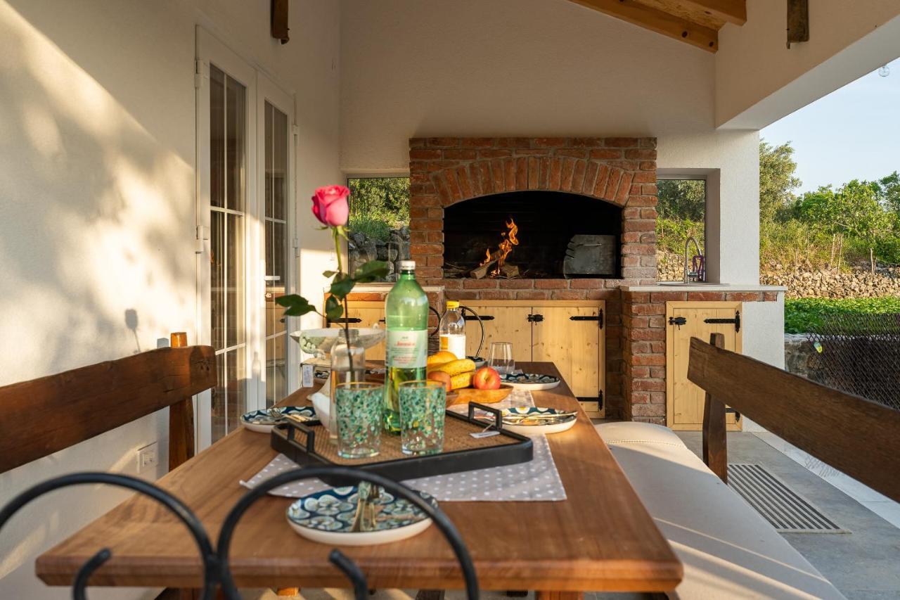 Holiday Home - Villa Thorak Anić Buitenkant foto