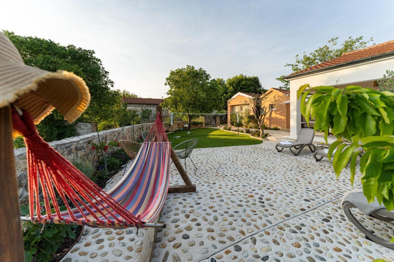 Holiday Home - Villa Thorak Anić Buitenkant foto